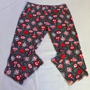 No Boundaries holiday ornament leggings